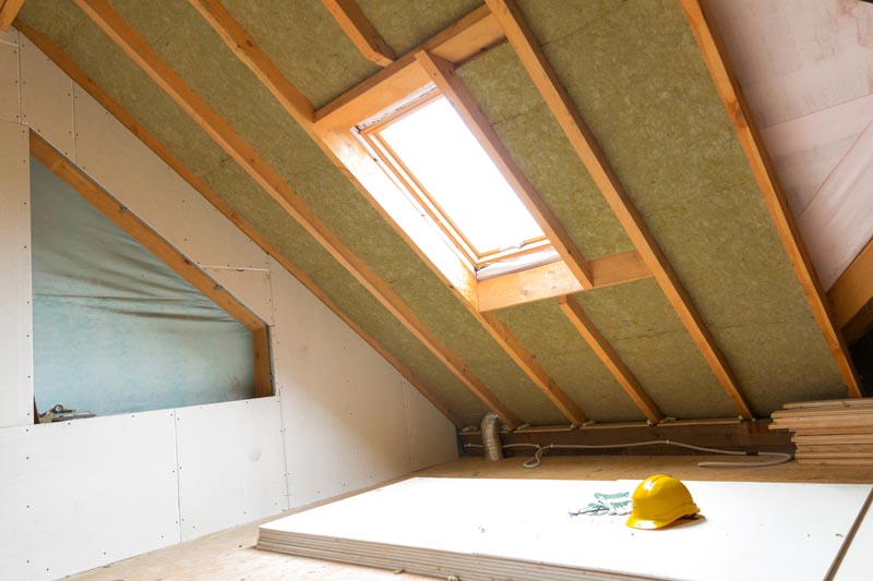 Comment installer l'habillage sous toiture en PVC à Bourgoin-Jallieu ?